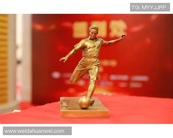 从低谷到巅峰足球球星用救赎时刻书写荣耀传奇